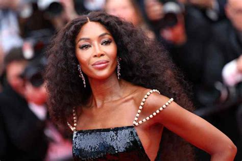 naomi campbell naked|Naomi Campbell komplett hüllenlos: Sie posiert nackt